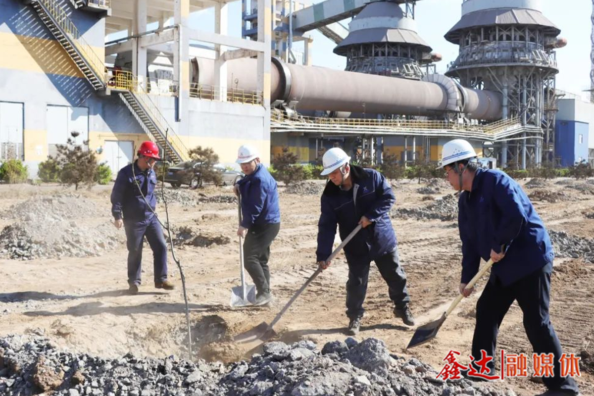 The spring breeze encourages the new green! Xinda raw materials factory to carry out tree planting activities, planting green development bottom rhyme!